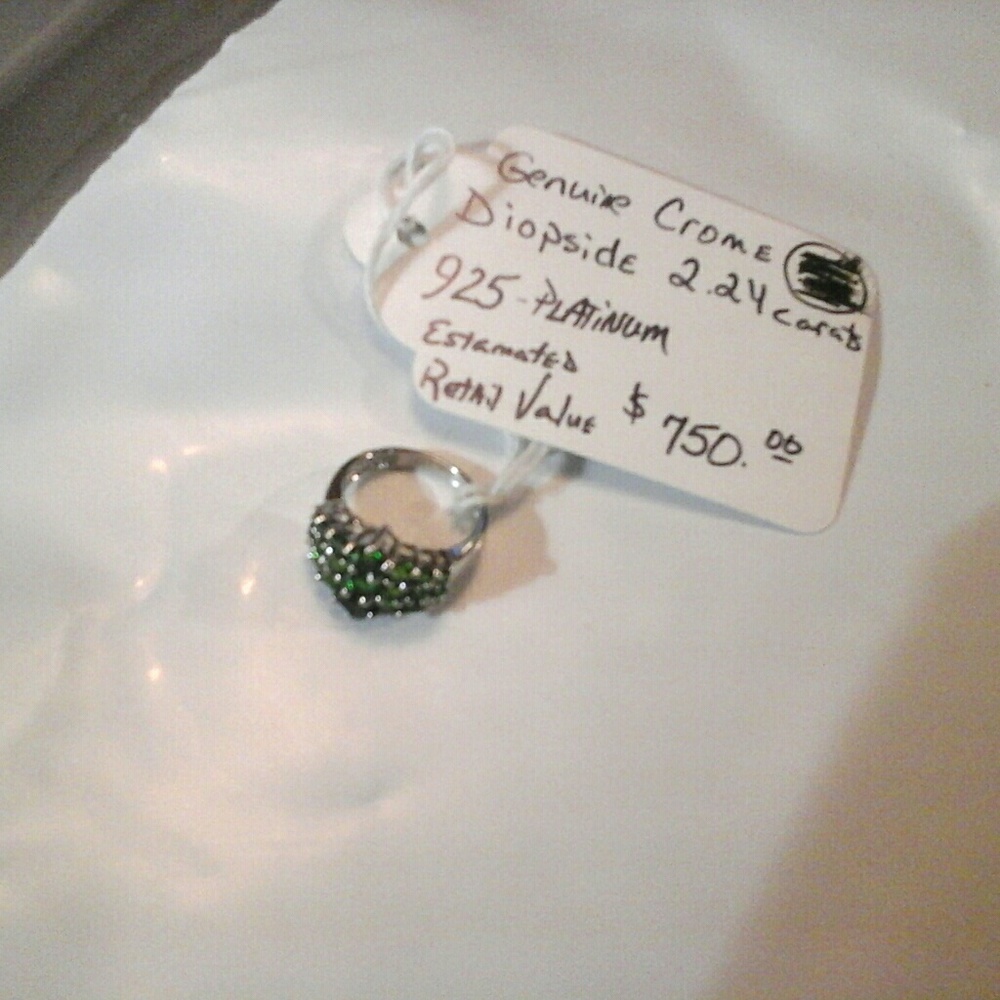 Diopside 2.24 carat ring